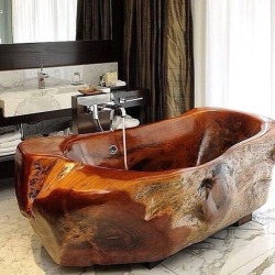 femmehunting:  Now that’s a cool bath! 😍💦