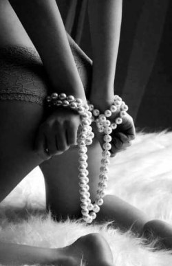 bbbwitched:  Pearls.