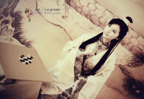 A watercolor themed hanfu photoshoot  from the Nanjing YuZiTongShang hanfu photography workshop 《将血化