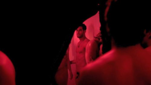 Antonio Velázquez nudo in &ldquo;Cuatro lunas&rdquo; (2014)