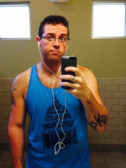 meshedupbear:  I wore a tank to the gym today