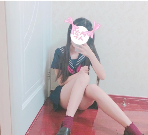 hentaiying: hentaiying:  分享一组2017年夏天拍的图，还是夏天好哇，现在天冷死了，各位哥哥姐姐要保暖哦，妹妹我求哥哥给我温暖。 想投食入会哥哥加我主页qq咨询哦。 会员哥哥可