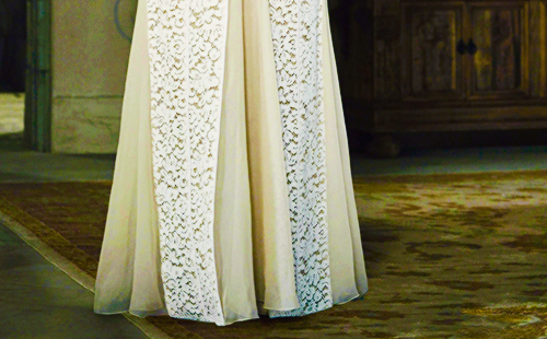 :  Adelaide Kane as Mary Stuart 