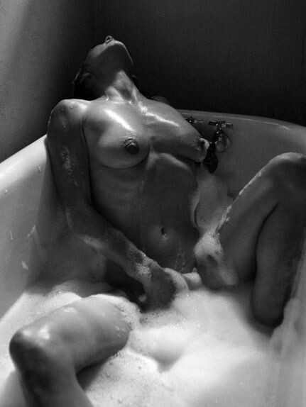 erotictouch69:  Bath time is play time… 
