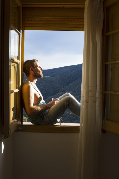wildgaylife: eliego:   	sín título by juanjo bayon     Please do not remove credit to the original artist.   First ray 