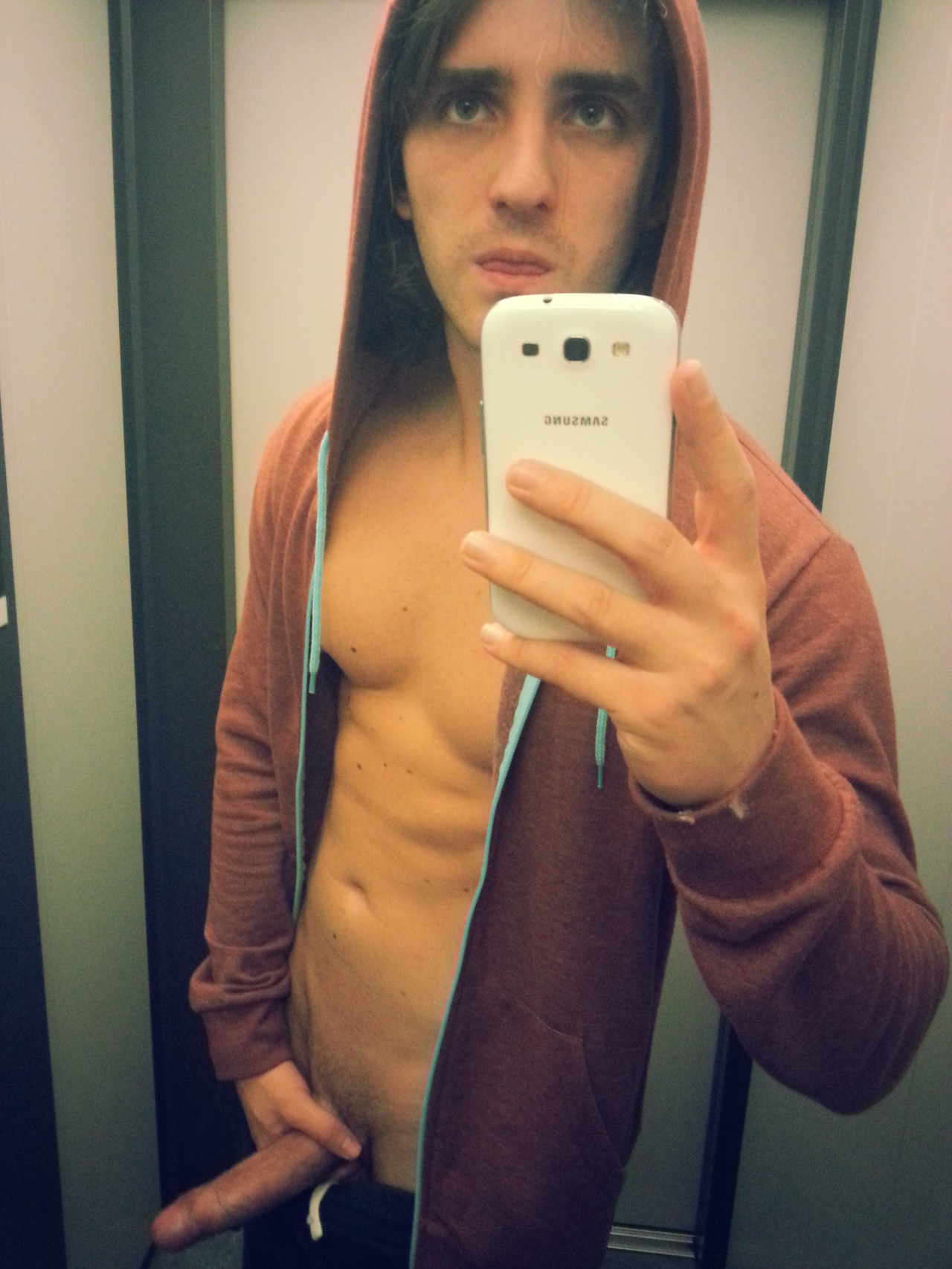 deeperharderrougher:  You’ve gotta love a stud who takes pics of himself slowly