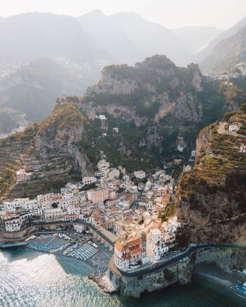 this-beautiful-life:Amalfi Coast, Italy Photography by Ema Zola