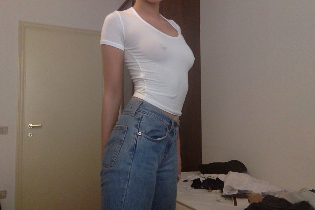 sexysexnsuch:  mayahoelivia:  current aesthetic: 90s milf  Those mom jeans, mmmm