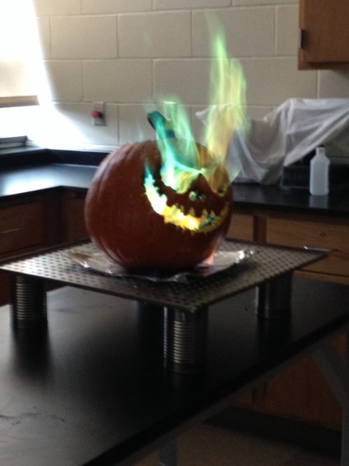 extremehomestuckshipping:koreandrawer:Yeah so there was a pumpkin on fire in my science class todayt