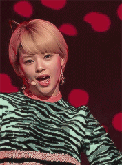 femaleidols:  twice • so hot 