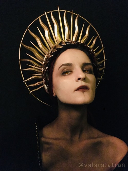 whitedemon19deviant:The SunPhoto, design, crafter, model: Valara AtranHand carved crown rays and hal