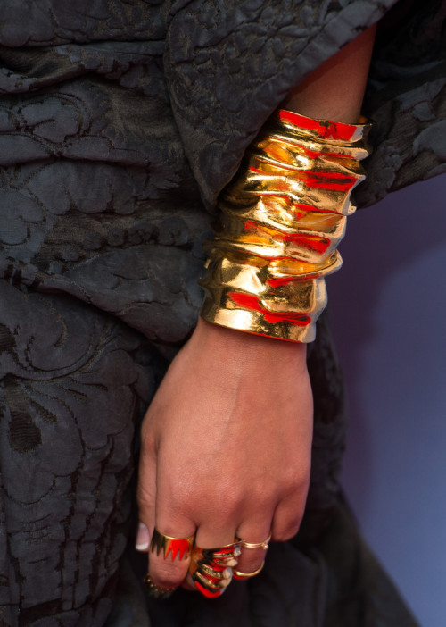 howtobeafuckinglady:  majiinboo:  everybodylovesfkatwigs:  FKA twigs attends the nominations launch for “The Brit Awards 2015” at “ITV Studios” on January 15, 2015 in London, England.  Go awf Lee! highkeygay  screaming cause I was thinking the