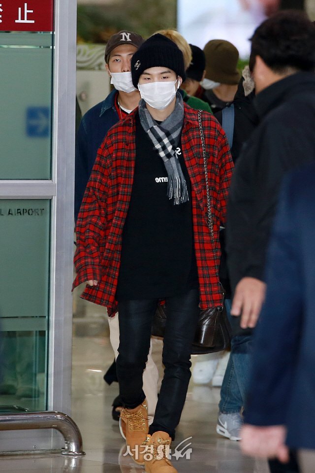 street style suga airport fashion