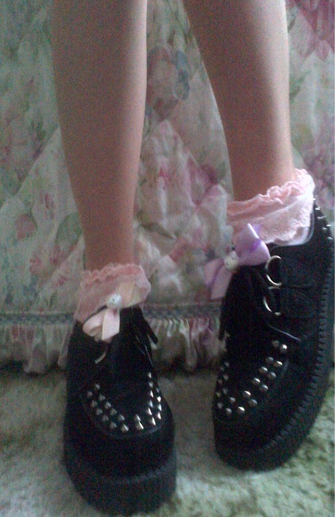 nymphet-nosebleed:Little girls kept staring at my shoes today~ (*´ ∀ ｀* )