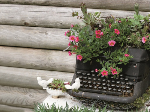 boredpanda:  15+ Ways To Recycle Your Old Furniture Into A Fairytale Garden  