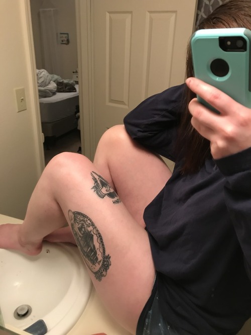 cutelilcumcoveredfeet: hello i’m sorry i’ve been absent but i got a new apartment & a promotion 