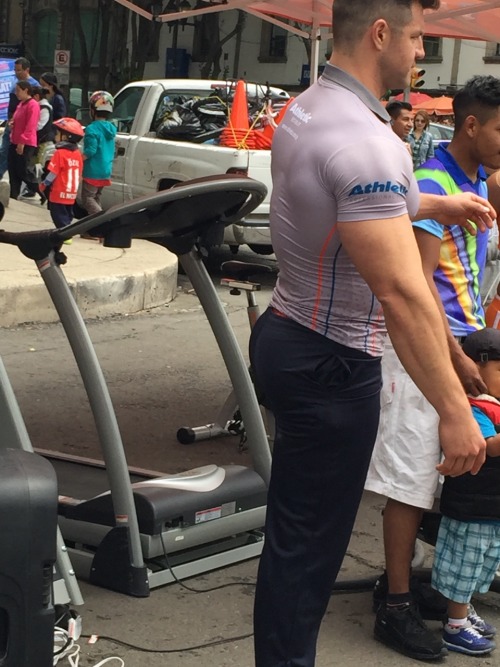 mercooriothong:  Random guy doing some promo. I drooled.