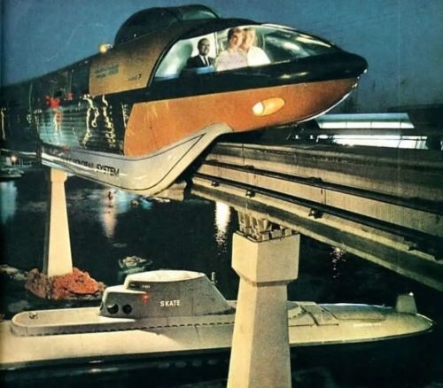 Who’s ready for a ride on Monorail Monday?!#monorailmonday #monorail #submarinevoyage #tomor