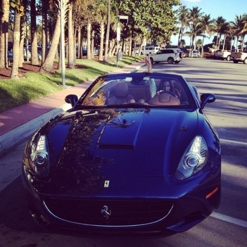 flyestfemales:  flyestfemales 