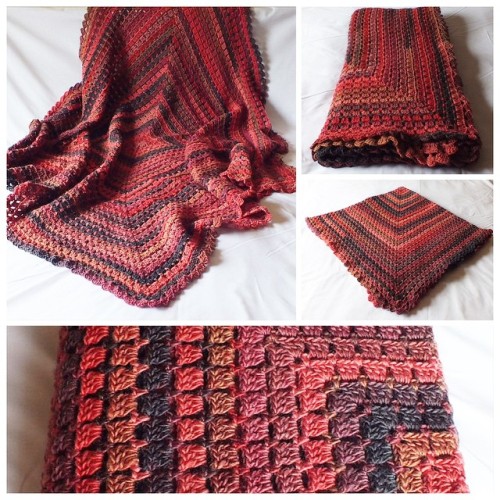socialknits:craftytyke:The block stitch worked really well with this DROPS Big Delight. I love the w