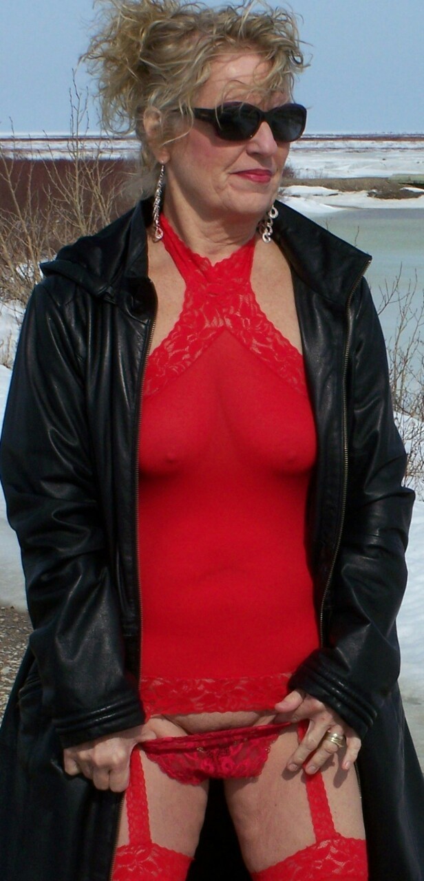 Hot lady sending me pics