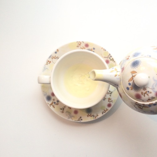 vangoghkid:green tea is so calming ☁️