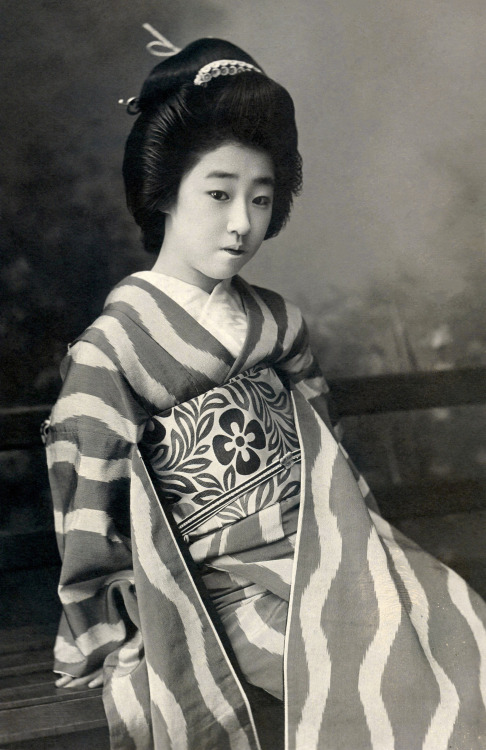 &ldquo;Tatewaku kimono. 1910&rsquo;s, Japan.   Tatewaku (Geyser) is a spring motif