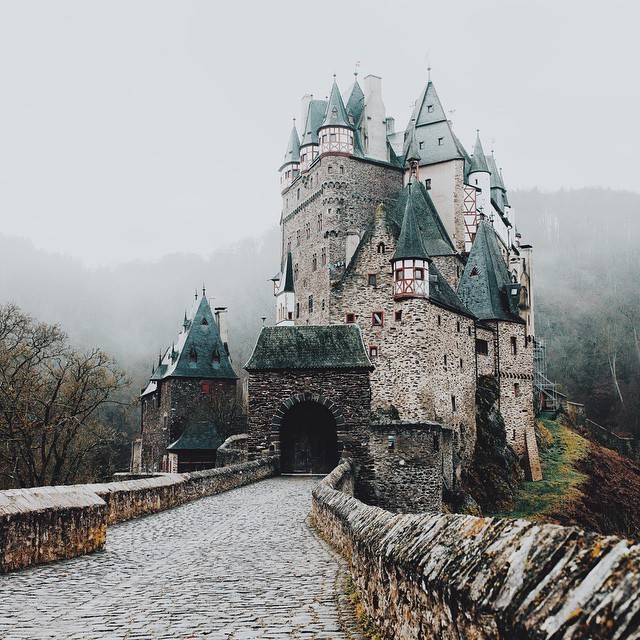 melodyandviolence:     Burg Eltz  by  Hannes Becker       (Eltz Castle is a medieval