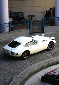 combustible-contraptions:  Everybody just stares when this car rolls … 1967 Toyota 2000GT | MF10L | Grand Touring Fastback Sports Coupe | 2.0L Straight 6 150 hp | Top Speed 206 kph 128 mph | Only 351 units were produced 