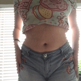 omen62890:  ditsyloli:  yet another strip tease ;)  Love her sexy holes 🤤😍