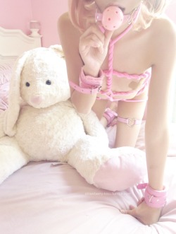 strawberry-kisu:  come watch me ʚ♡ɞ gag