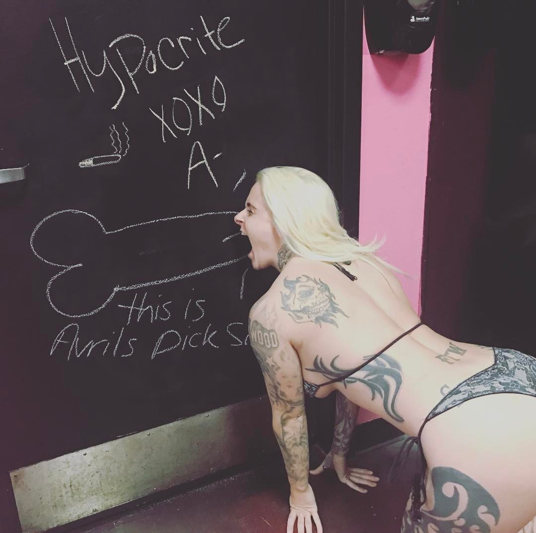 stripper-locker-room:  https://www.instagram.com/_avril_2.0_/
