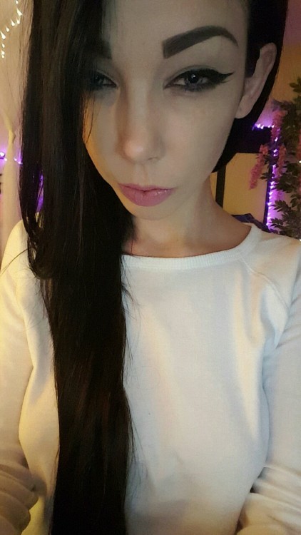 lilmskitten:  Online