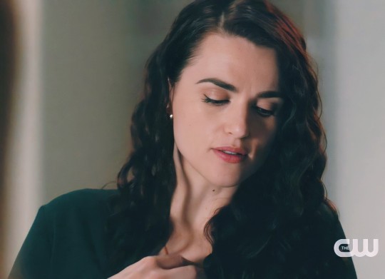 coffeeshib:am still in shambles from witnessing curly-haired Lena, looking soft with