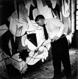mimbeau:  Dora Maar Picasso painting “Guernica” Paris 1937