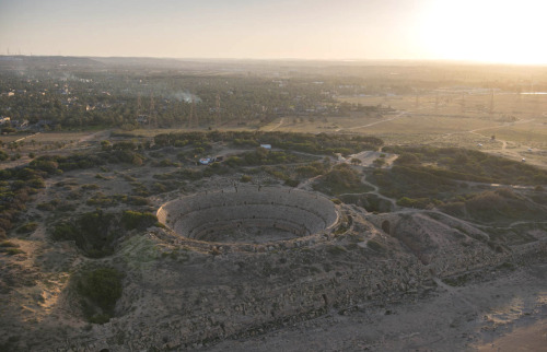 ignudiamore:The ruins of Leptis Magna, a prominent city of the Roman Empire near present-day Khoms, 