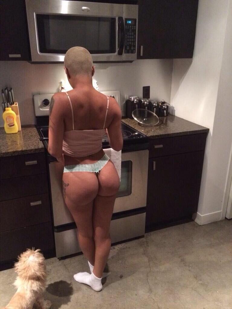 a-crosstown:  If I was Wiz Khalifa I would be bussin nuts in Amber Rose 3 times a