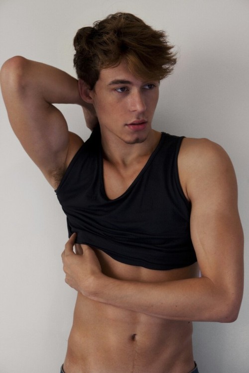 portaavions:  Matheus Henk by Rogerio Cavalcanti