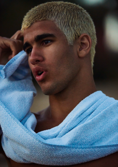 christos:Pietro Baltazar by Philippe Vogelenzang – Made In Brazil #11 Looks a lot like the Bie