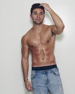 debriefed:  Pop Tarts: shirtless Jake Miller