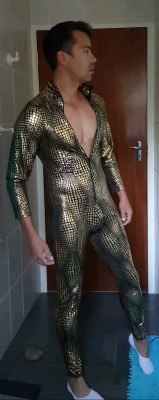 ffboy357:  Legon in a full body lycra suite