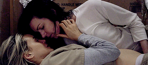charmingswan:Vauseman in Season 4 of OITNB