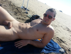 alanh-me:  115k+ follow all things gay, naturist and “eye catching”  