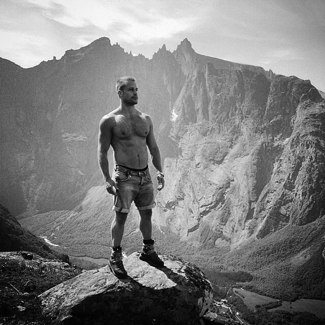 tzaris:  Power hiker | @andreasssletten | #hoscos by hoscos http://instagram.com/p/xLypE9n_B7/