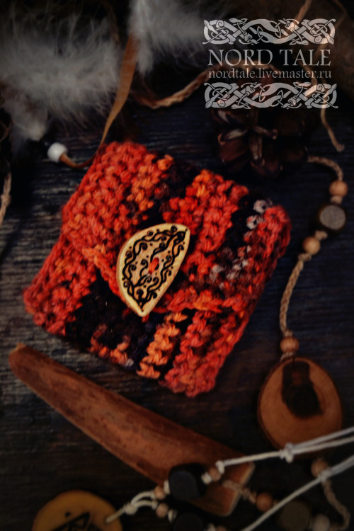 asvelsignelse:My handmade collection for Loki (and his altar)i: foxy cover for smartphone, foxy bag 