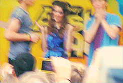 thewaythatyoudo:  Ross and Laura answering questions at the meet &amp; greet