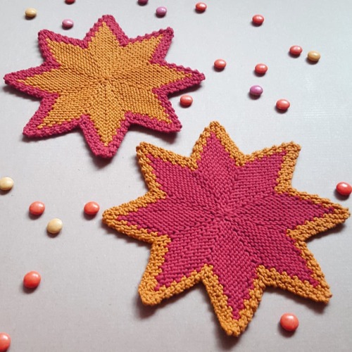 Just in time for the start of advent I&rsquo;ve just finished two new star-shaped potholders.&nb