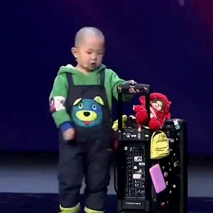 jdrox:huffingtonpost:See all of Zhang Junhao’s dance moves in the full heart meltingly adorable vide