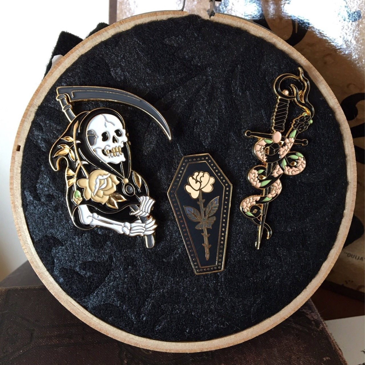 bucketofchum: lacrimasgonnabefree:  sosuperawesome:   Pins and Patches Miss Blackwater