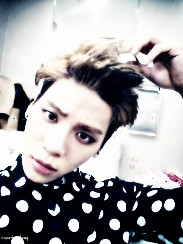 mrsparkmrsbang:   Jonghyun random selca edits    